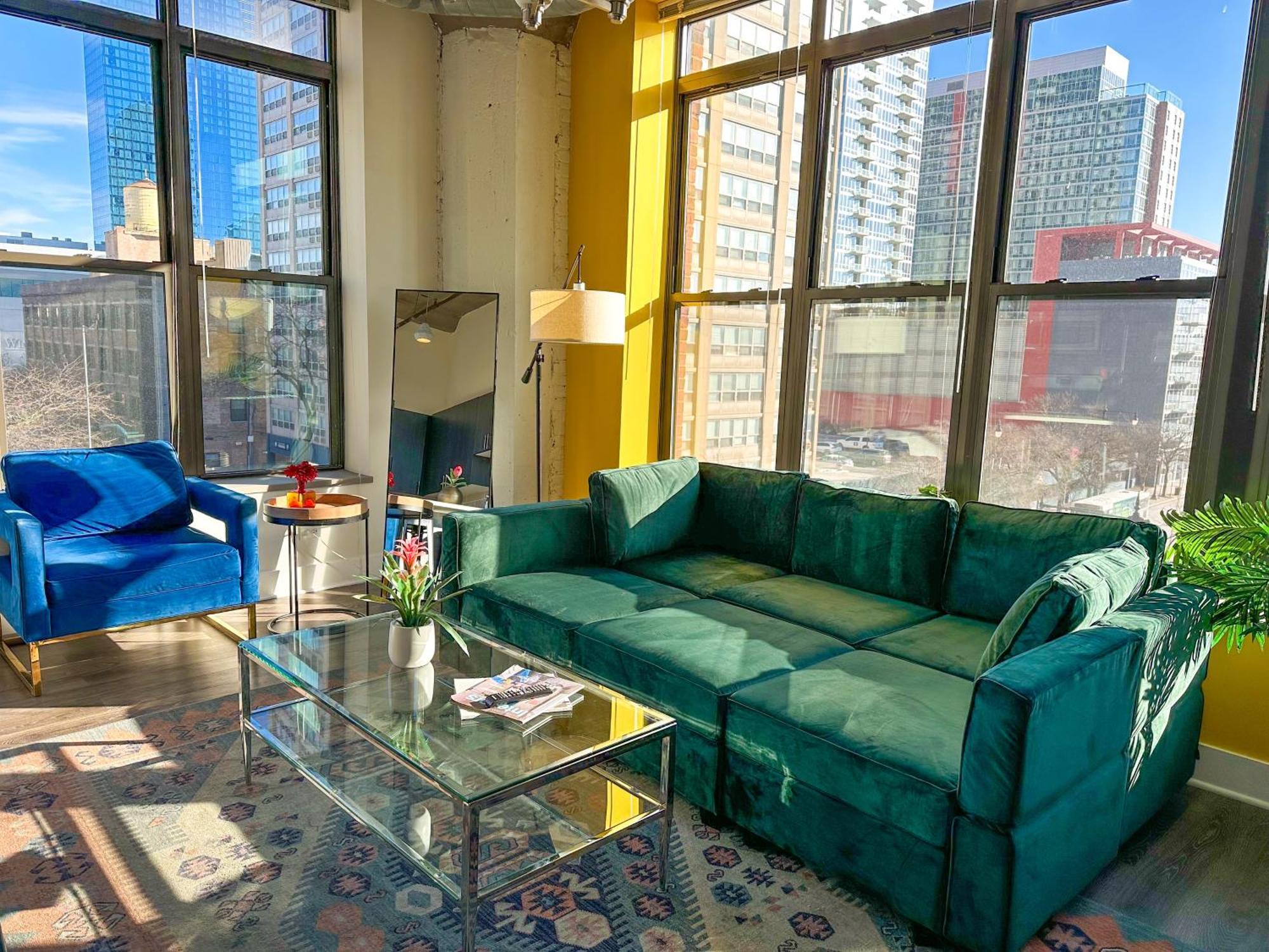 Bright 2Br Luxury Corner Suite With Optional Parking Sleeps 6 Guests Near Mccormick Place And Soldier Field Chicago Exterior foto